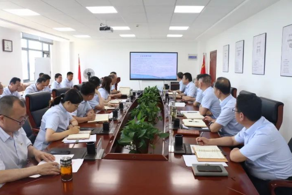 市产投集团召开党委理论中心组集体学习会议(图2) 市产投集团召开党委理论中心组集体学习会议(图2)