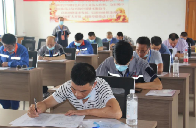 市产投集团泓盛达公司在“焊工”技能大赛中取得好成绩(图2) 市产投集团泓盛达公司在“焊工”技能大赛中取得好成绩(图2)