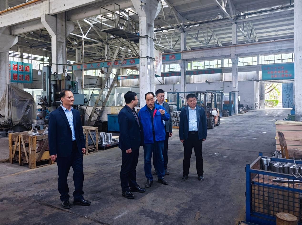 市产投集团赴红峰、虹光考察学习(图2)